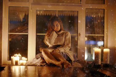 Mumlar ile genç kadın