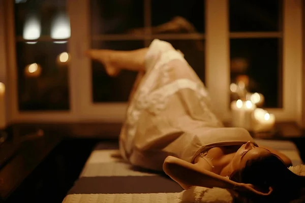 Young woman sleeping at home — Stock Photo, Image