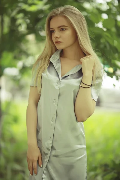 Mulher bonita jovem — Fotografia de Stock