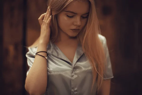 Schöne junge Frau — Stockfoto