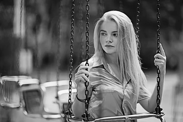 Woman at chain merry-go-round — Stock Photo, Image