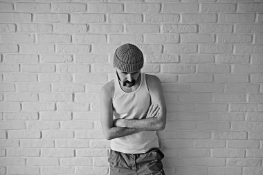 acımasız adam bıyıklı