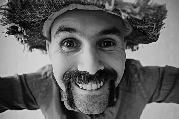 Homem feliz com bigode — Fotografia de Stock