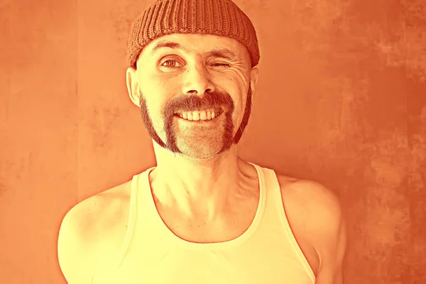 Szczęśliwy człowiek, z wąsami — Zdjęcie stockowe