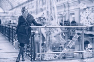 Genç kadın kış City 