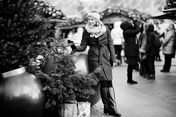 Genç kadın kış City 