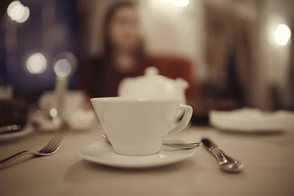 Chá na mesa no café — Fotografia de Stock