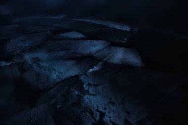 Çatlak buz dokusu, soyut mevsimsel soğuk arka plan, doğal buz, göldeki kırık buz.