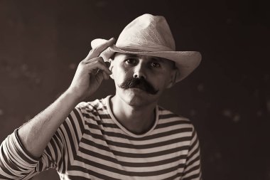 Klasik tarz, büyük bıyıklı bir adamın portresi, sıra dışı bir beyefendi.