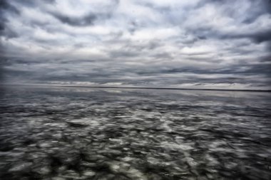 Çatlak buz dokusu, soyut mevsimsel soğuk arka plan, doğal buz, göldeki kırık buz.