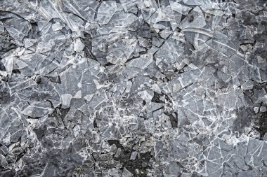 Ezilmiş buz camı arka planda çatlaklar, soyut mevsimsel arka plan, ezilmiş buz parçaları keskin kaplama