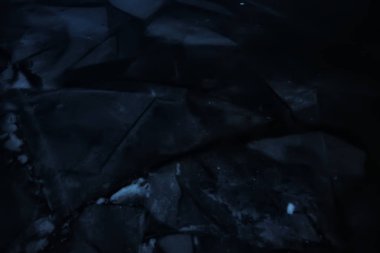 Çatlak buz dokusu, soyut mevsimsel soğuk arka plan, doğal buz, göldeki kırık buz.