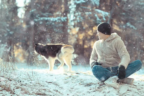 Man Trains Dog Winter Forest Guy Husky Dog Winter Forest — Stock Photo, Image