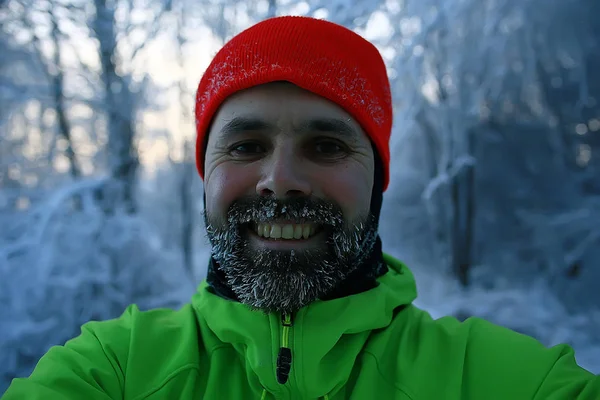 Борода Инее Портрет Молодого Бородатого Парня Сезонные Прогулки Зимой Скандинавии — стоковое фото