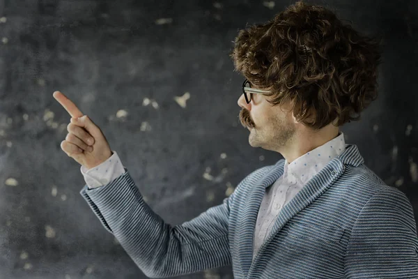 Hombre Bigotudo Traje Clásico Gafas Vintage Retrato Hipster Rizado Pelo — Foto de Stock