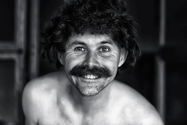 Σέξι Αρρενωπός Μουστάκι Φρικιό Ασυνήθιστο Πορτραίτο Ενός Χίπστερ Τύπου — Φωτογραφία Αρχείου