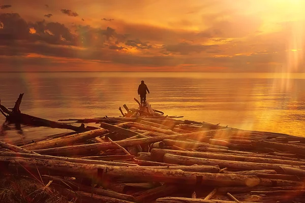 Homem Viajante Junto Lago Silhueta Homem Uma Campanha Atividade — Fotografia de Stock