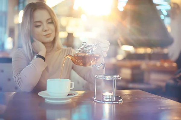 Утренний Завтрак Светлом Кафе Уютный Портрет Молодой Модели Образ Жизни — стоковое фото