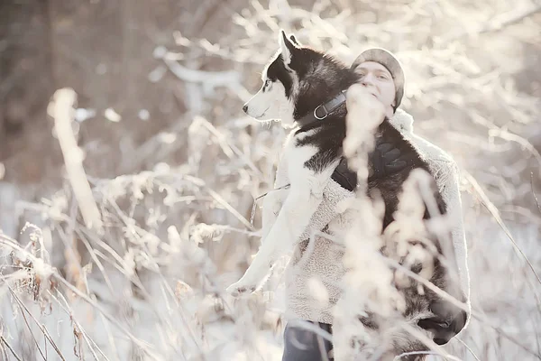 Young Man Hugs Husky Dog Winter Forest Man Dog Hug — Stock Photo, Image