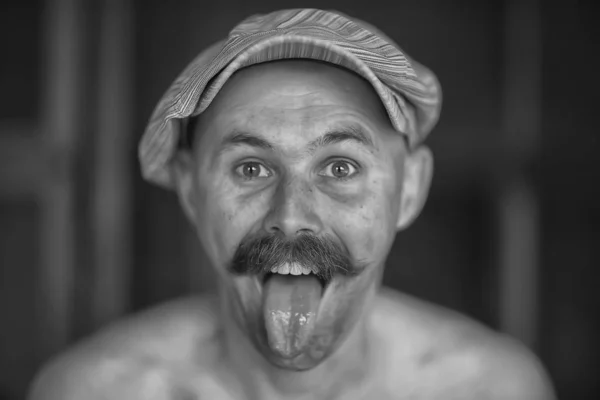 Glad Skallig Man Med Mustasch Porträtt Ung Man Leende Poserande — Stockfoto