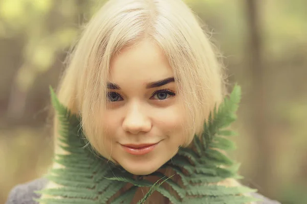 Blond Natuur Portret Herfst Mooi Jong Volwassen Meisje Met Lang — Stockfoto