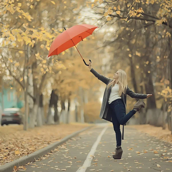 Fille Avec Parapluie Rouge Volant Sur Parapluie Sautant Amusant Dans — Photo