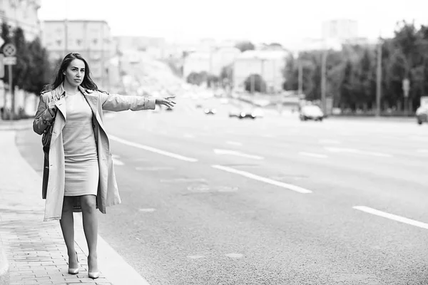 Woman Catches Car Road Adult Young Girl Waiting Taxi Stops — Stock Photo, Image