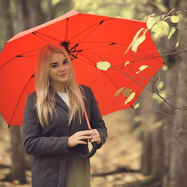 Meisje Met Paraplu Poseren Herfst Park Oktober Landschap Eenzame Vrouw — Stockfoto