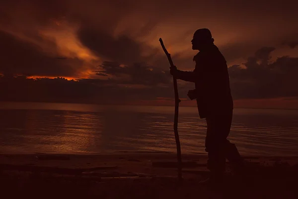 Hombre Viajero Por Lago Silueta Hombre Una Campaña Actividad — Foto de Stock