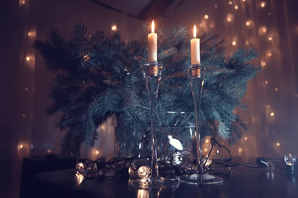 Kerstkaarsen Decoratiekaart Nieuwjaar Tafeldecoraties Brandende Kaarsen Kerstboomtakken — Stockfoto