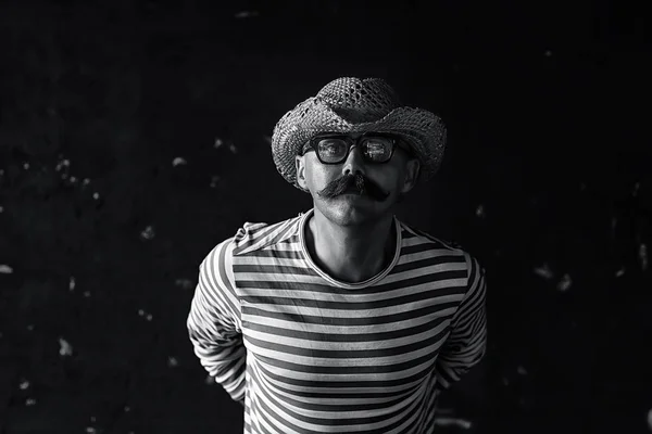 Vintage Hipster Mustasch Porträtt Man Med Lång Mustasch Ovanligt Utseende — Stockfoto