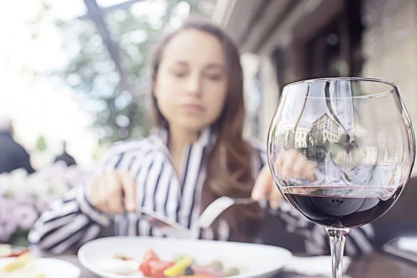 Red Wine Lunch Girl Cafe Lifestyle Summer Outdoor Restaurant Mediterranean — Stock Photo, Image