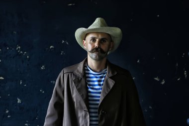 Klasik tarz, büyük bıyıklı bir adamın portresi, sıra dışı bir beyefendi.