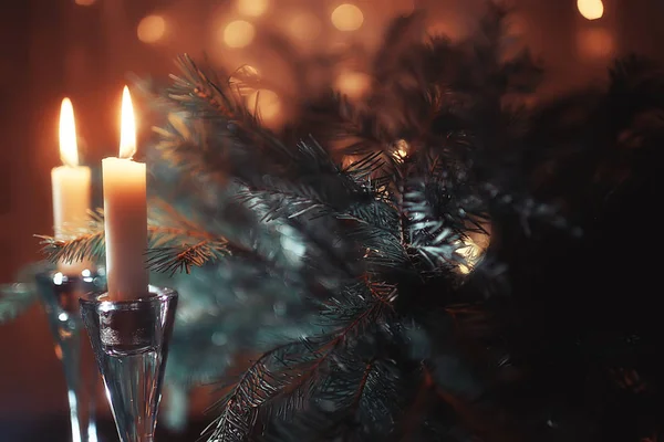 Weihnachtskerzen Dekorationskarte Neujahr Tischdekoration Brennende Kerzen Und Christbaumzweige — Stockfoto