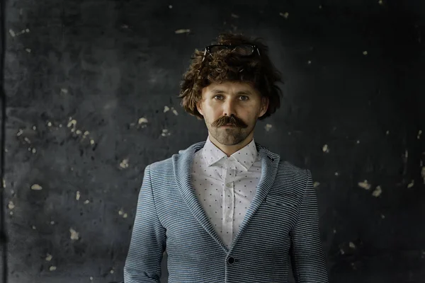 Rocznik Hipsterskie Wąsy Portret Mężczyzny Długimi Wąsami Niezwykły Wygląd — Zdjęcie stockowe