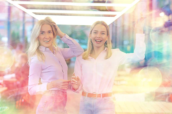 Group Girls Advertising Multi Colored Shirts Team Models Fashion Show — Stock Photo, Image