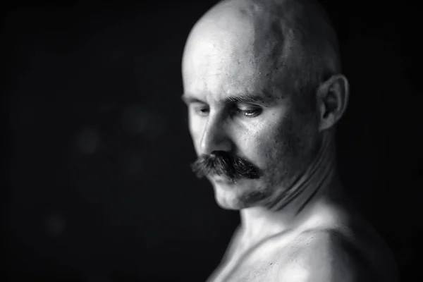 Retrato Inusual Joven Calvo Con Bigote Señor Excéntrico Concepto Psicología —  Fotos de Stock