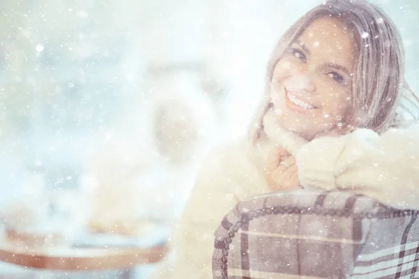 Sneeuwval Kerstsfeer Romantiek Portret Van Een Mooie Jonge Blonde Winter — Stockfoto