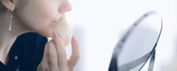 Make Beautiful Girl Holds Sponge Her Hand Applies Makeup Morning — Stock Photo, Image