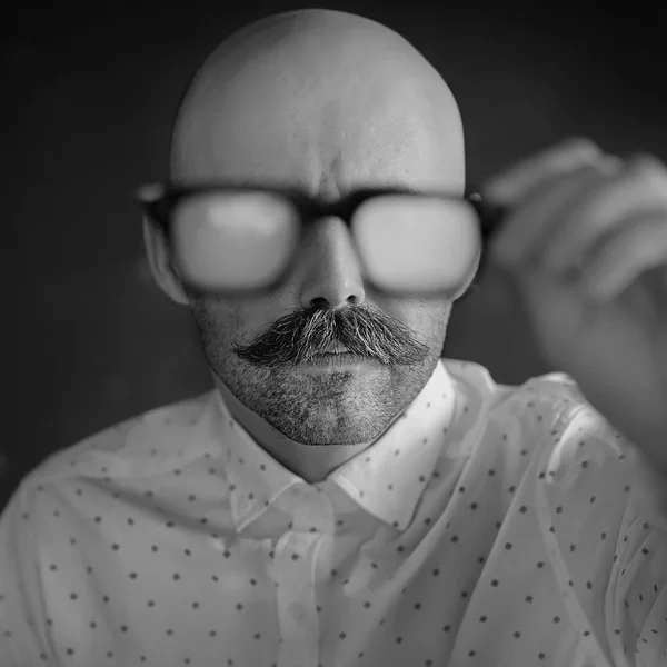 Vintage Hipster Mustasch Porträtt Man Med Lång Mustasch Ovanligt Utseende — Stockfoto