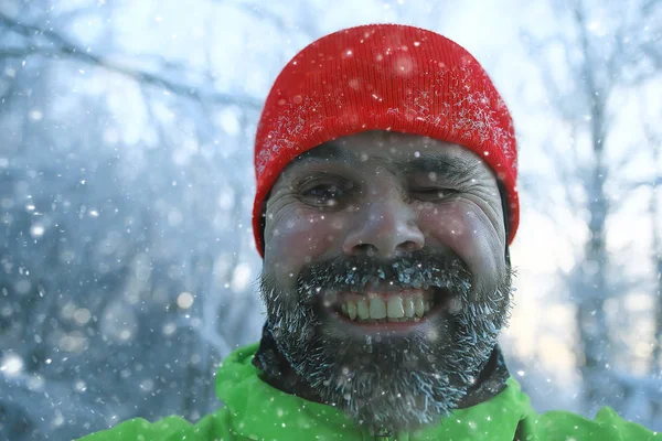 Skägg Hasselfrost Porträtt Ung Skäggig Kille Säsongsbetonade Utomhusaktiviteter Vintern Skandinavien — Stockfoto