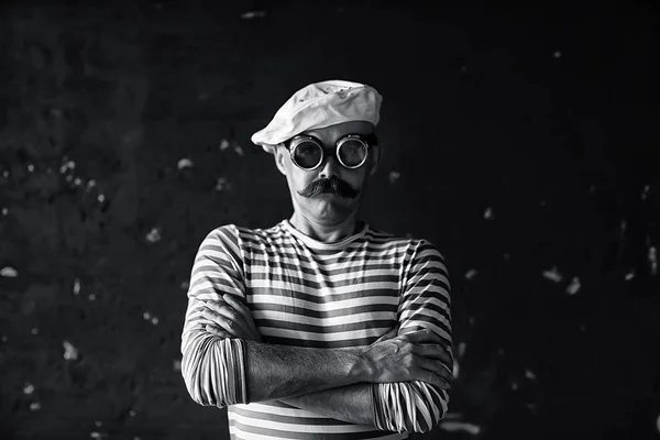 Portret Van Een Stoompunk Hipster Man Met Snor Poserend Gezicht — Stockfoto
