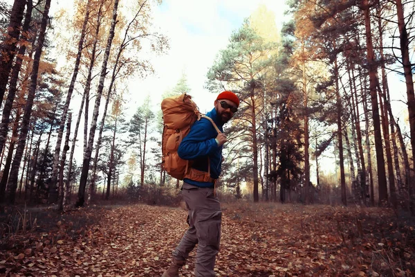 Volg Mij Tijdens Een Wandeling Een Man Nodigt Uit Voor — Stockfoto