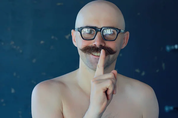 Sexy Macho Knírkem Podivín Neobvyklý Portrét Hipster Chlap — Stock fotografie