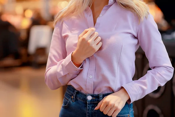 Dívka Růžové Košili Prvek Oblečení Fragment Obchodní Styl Bavlněná Košile — Stock fotografie