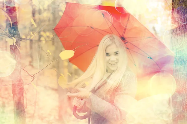 Look Automne Journée Ensoleillée Une Jeune Fille Avec Parapluie Promène — Photo