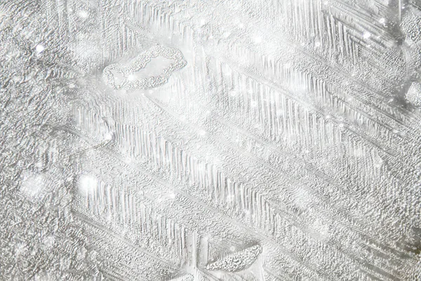 雪氷の背景抽象的な冬の背景氷の上の白い雪片の吹雪の背景 — ストック写真