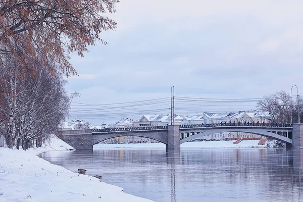 Vinterudsigt Landskab Dæmning Floden Byen November Landskab - Stock-foto