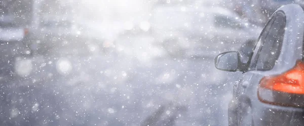 Vista Carretera Invierno Desde Coche Tráfico Ciudad Estacional Mal Tiempo —  Fotos de Stock