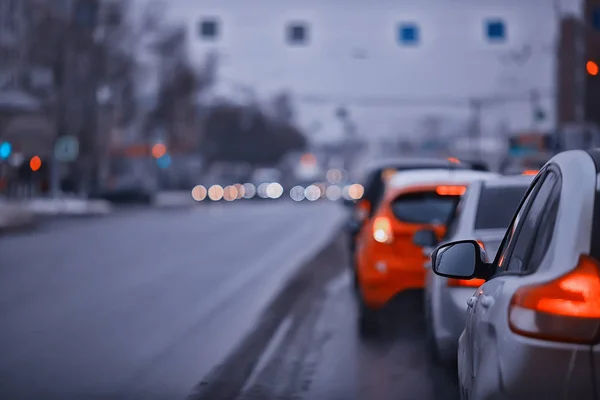 Tráfico Otoño Ciudad Coches Vista Desde Cabina Pista Sombrío Día —  Fotos de Stock